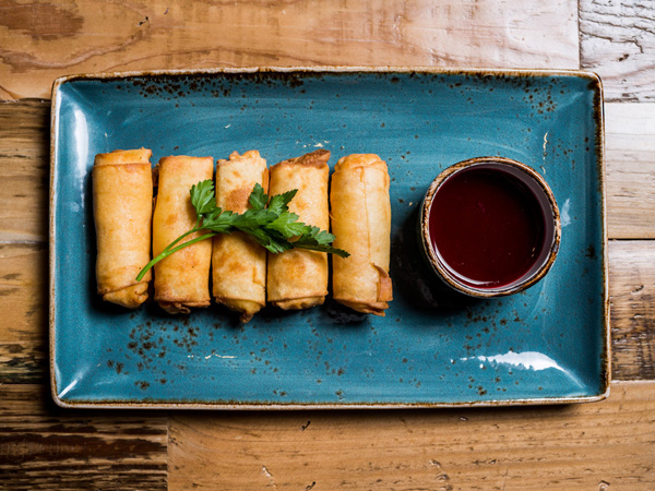 Хрустящий сыр с ягодным соусом